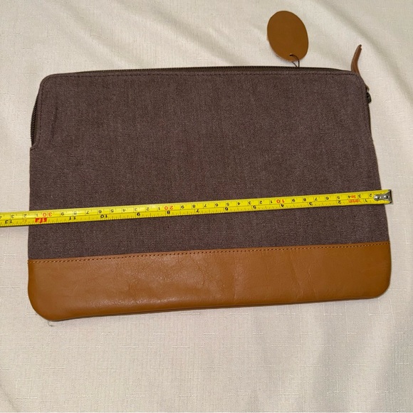 Brown Two Toned iPad/ tablet Soft Case - Picture 3 of 7